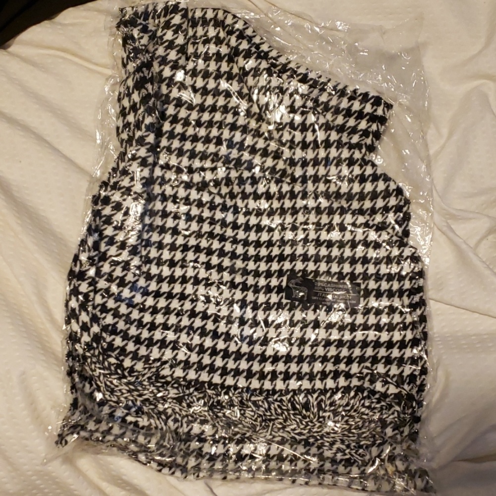 SOLD Houndstooth Scarf BRAND NEW